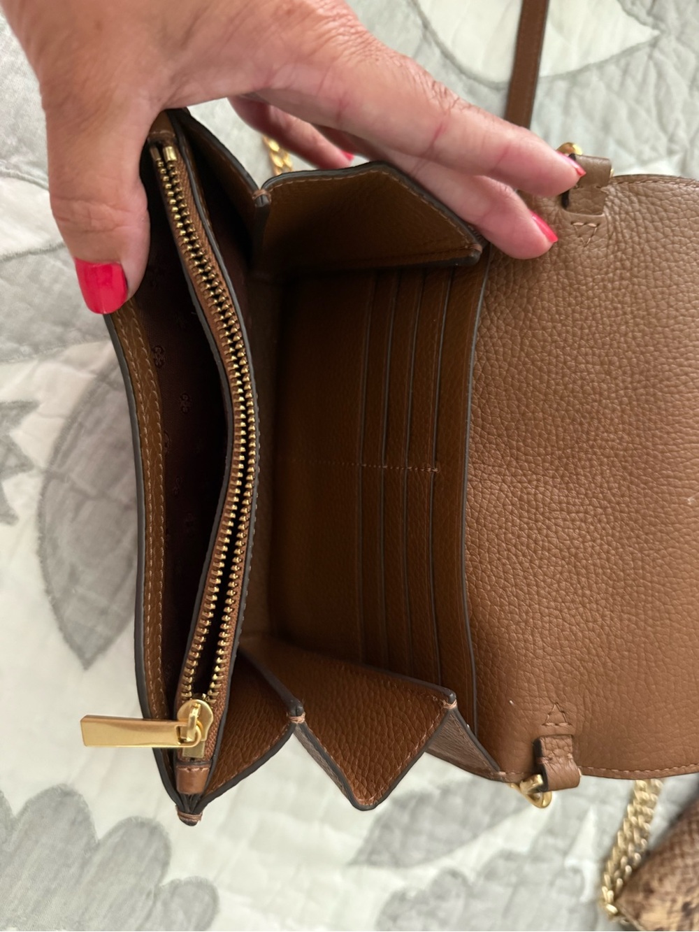 Tory Burch Chestnut Brown Pebbled Leather Crossbody with Gold Logo - Picture 4 of 10
